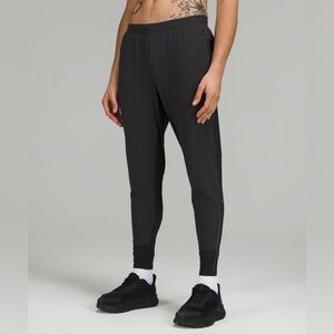 Surge Hybrid jogger (medium)
